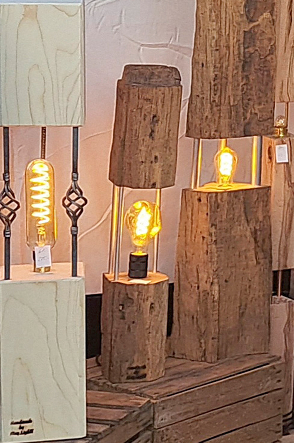 handgearbeitete Holzleuchten