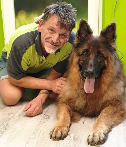 Schäferhund beim Hundefriseur in Gomaringen